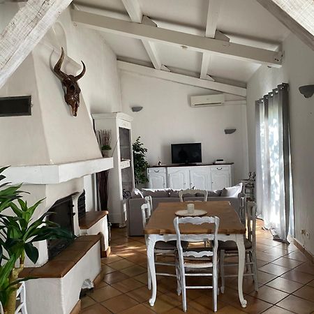 Maison Dans Village Calme Arles Exterior foto